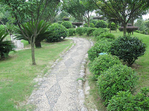 按摩石子路