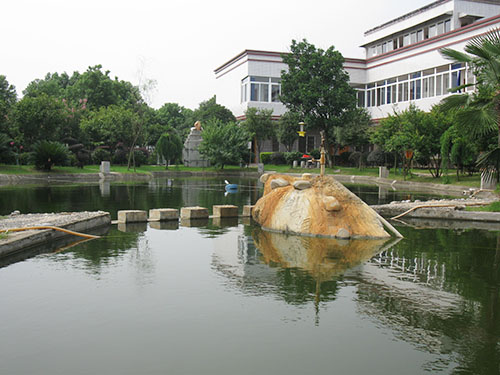 静海中的巨石